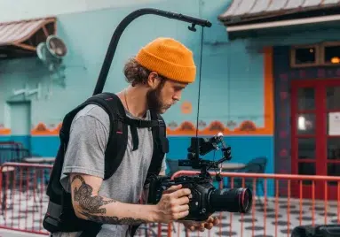 Maîtriser la production vidéo : guide complet pour booster votre marque en 2025.